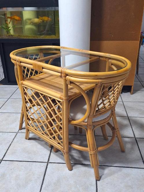 Vintage Honeymoon tafel van bamboe en rieten, 2 stoelen, Huis en Inrichting, Tafels | Bijzettafels, Zo goed als nieuw, Glas