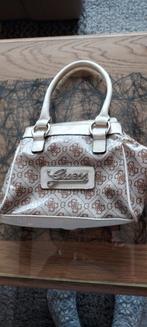 Petit sac à main GUESS en cuir verni en bon état, Bijoux, Sacs & Beauté, Sacs | Sacs Femme, Enlèvement ou Envoi, Beige
