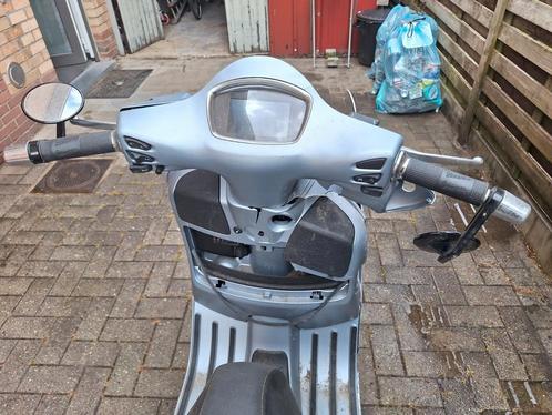 vespa gts 125 supertech (schade/ongeval), Fietsen en Brommers, Scooters | Vespa, Ophalen