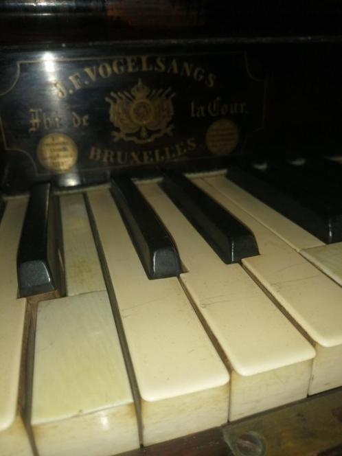 ANTIEKE PIANO -  +/-   1850, Muziek en Instrumenten, Piano's, Piano, Ophalen