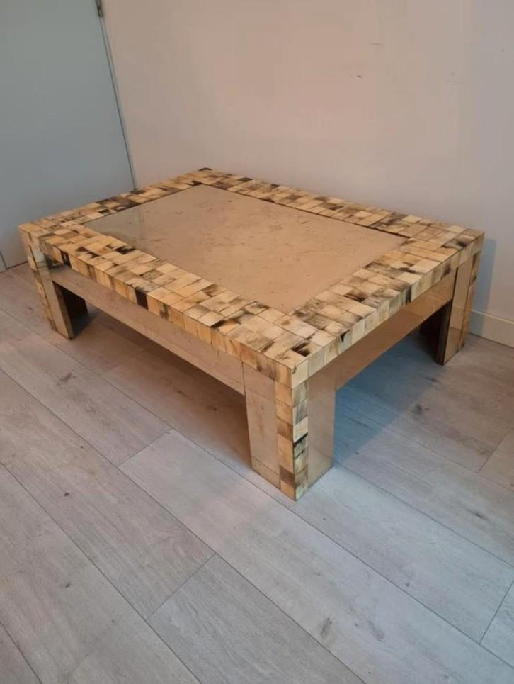 TABLE BASSE VINTAGE AVEC INCRUSTATION EN CORNE, Maison & Meubles, Tables | Tables de salon, Utilisé, Moins de 50 cm, 50 à 100 cm