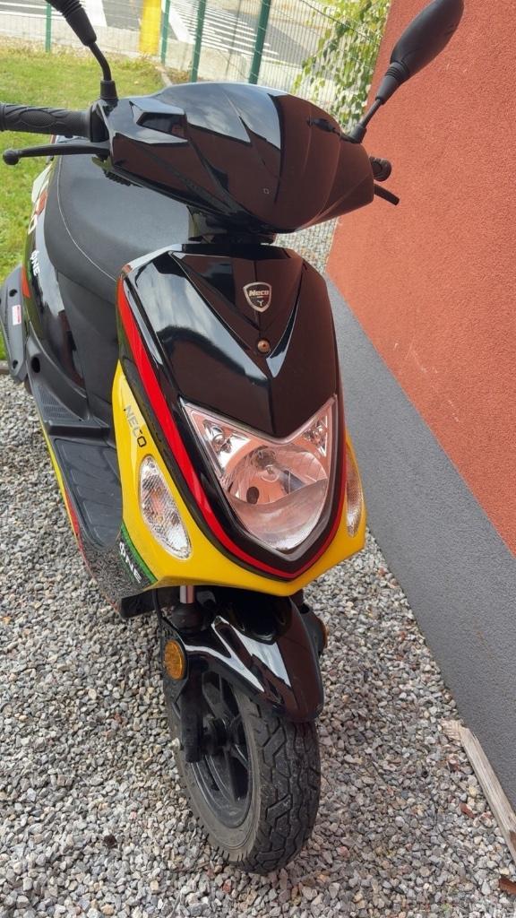 NECO ONE 10" Black Sport - 2023 - 5350 km - Très bon état, Fietsen en Brommers, Scooters | Overige merken, Zo goed als nieuw, Klasse A (25 km/u)