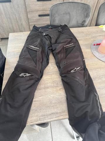 vest et pantalon de motot beschikbaar voor biedingen