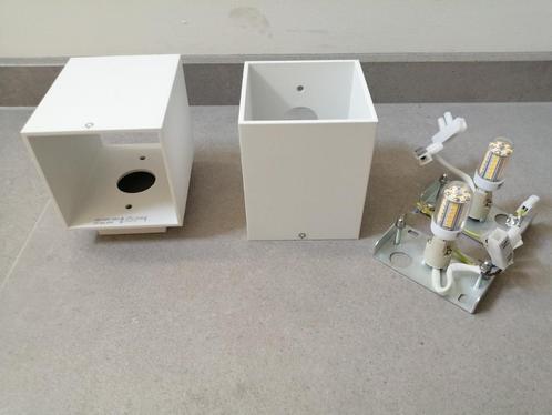 2 moderne vierkante witte schansen, Huis en Inrichting, Lampen | Wandlampen, Nieuw, Ophalen
