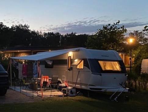 Caravan Hobby 650 de luxe 2021, Caravans en Kamperen, Caravans, Particulier, Hobby, Queensbed, 5 tot 6 meter, Microgolfoven, Mover