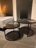 Marmeren bijzettafels, Enlèvement