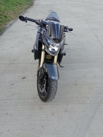 Suzuki GSR 750 gratis. Pistool beschikbaar voor biedingen