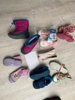 Taille 26 chaussures pantoufles bottes de neige baskets, Enfants & Bébés, Utilisé, Pantoufles