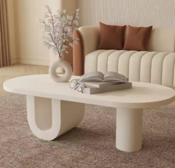 Design salontafel in cremekleur beschikbaar voor biedingen