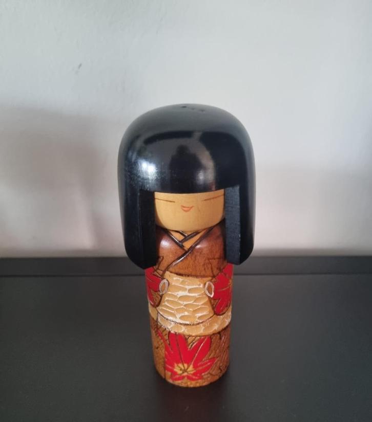 Mooie Autumn Leaves Kokeshi van Kisaku, Antiek en Kunst, Kunst | Beelden en Houtsnijwerken, Verzenden