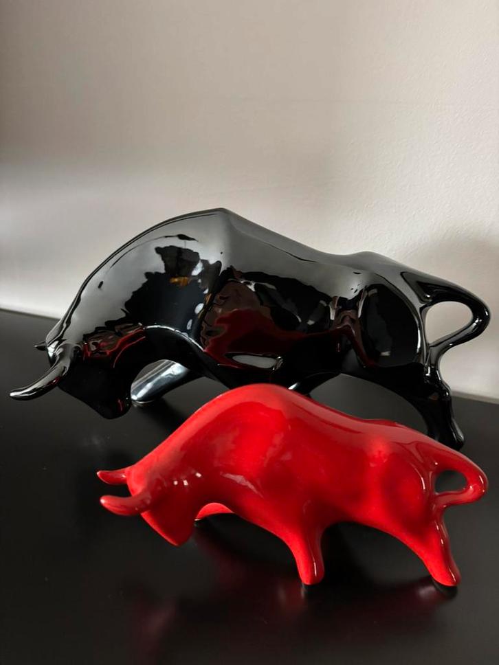 Porseleinen stier, Antiek en Kunst, Antiek | Keramiek en Aardewerk, Ophalen of Verzenden
