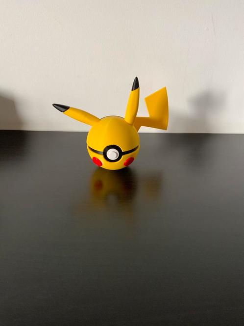Pokémon Pokéball Pikachu, Hobby en Vrije tijd, Verzamelkaartspellen | Pokémon, Nieuw, Ophalen