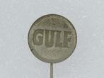 SP1879 Speldje Gulf benzine, Collections, Broches, Pins & Badges, Utilisé, Enlèvement ou Envoi