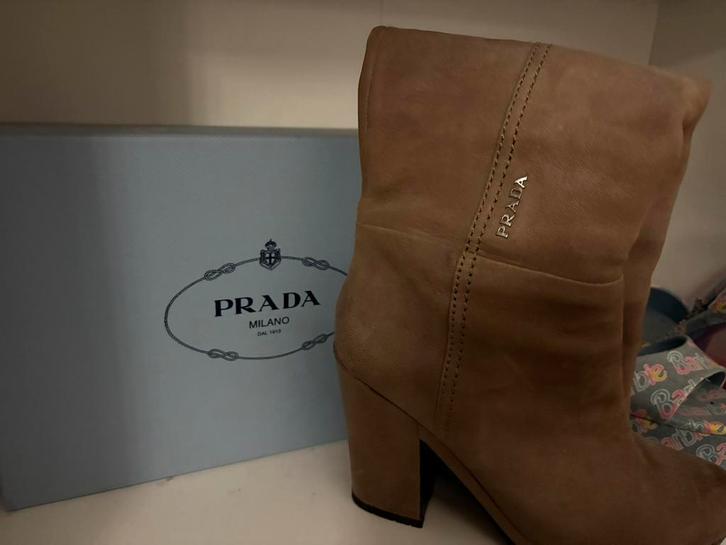 PRADA - schoenen/hak met laars, Vêtements | Femmes, Chaussures, Comme neuf, Bottes hautes, Brun, Enlèvement