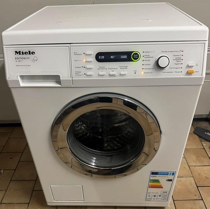 Miele 8 kilo/ 1600 tr/min Modèle de luxe avec vapeur, Electroménager, Lave-linge, Comme neuf, Chargeur frontal, 8 à 10 kg, Moins de 85 cm