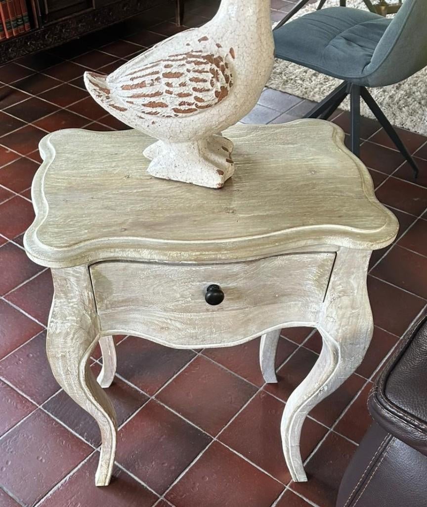 2 klassieke Franse bijzettafeltjes, Ophalen