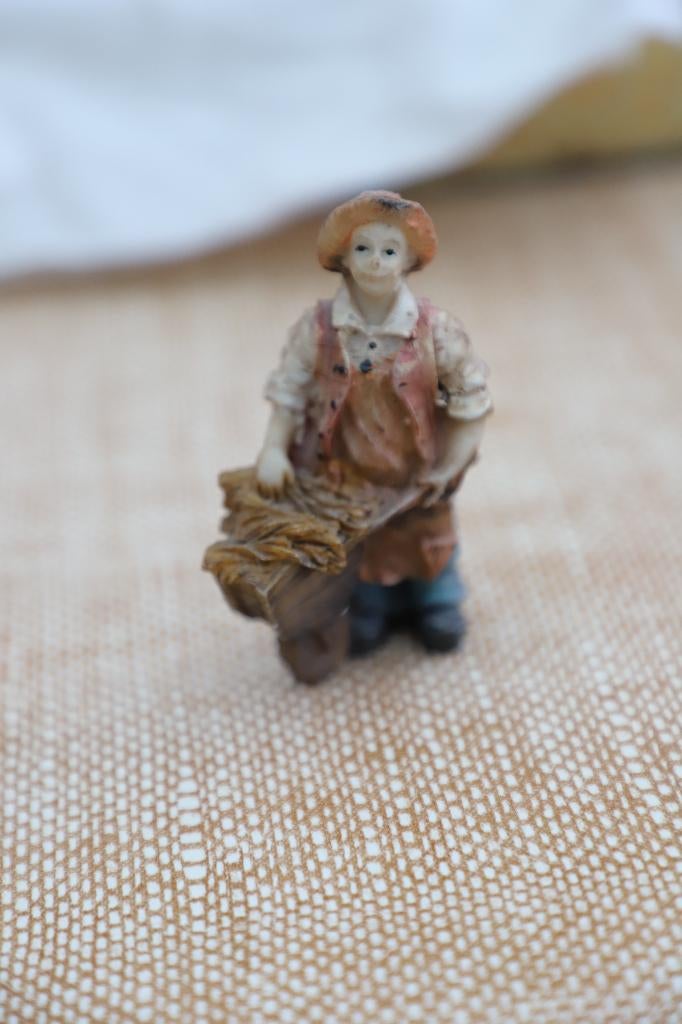 8 Figurines en résine 8cmt  de hauteur, Enlèvement, Utilisé