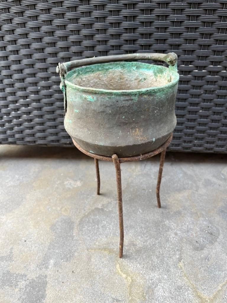 Pot en cuivre sur pied, Enlèvement ou Envoi