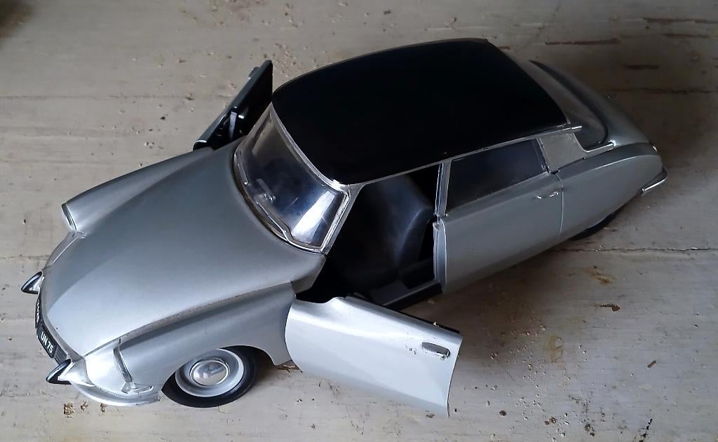 ds21, papier uit 1973. +model gereduceerde ds, panhard kurk, Ophalen of Verzenden, Gebruikt, Auto's