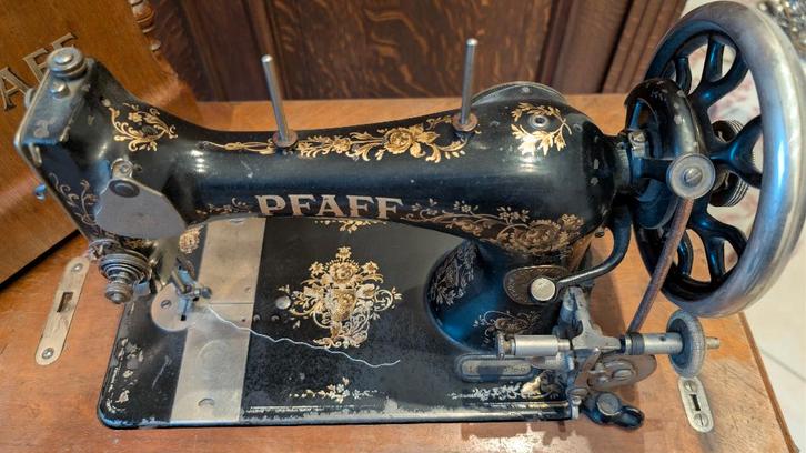 Ancienne machine à coudre PFAFF, Antiquités & Art, Antiquités | Machines à coudre, Enlèvement