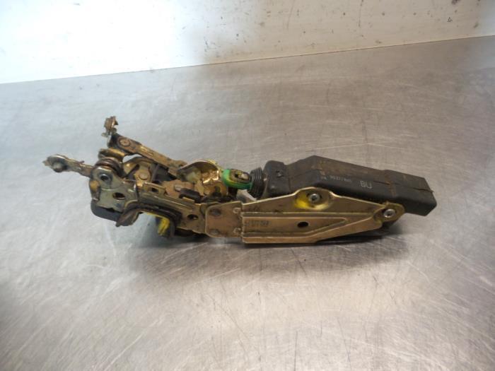 Serrure portière mécanique 2portes gauche d'un Opel Calibr, Autos : Pièces & Accessoires, Carrosserie & Tôlerie, Opel, Utilisé