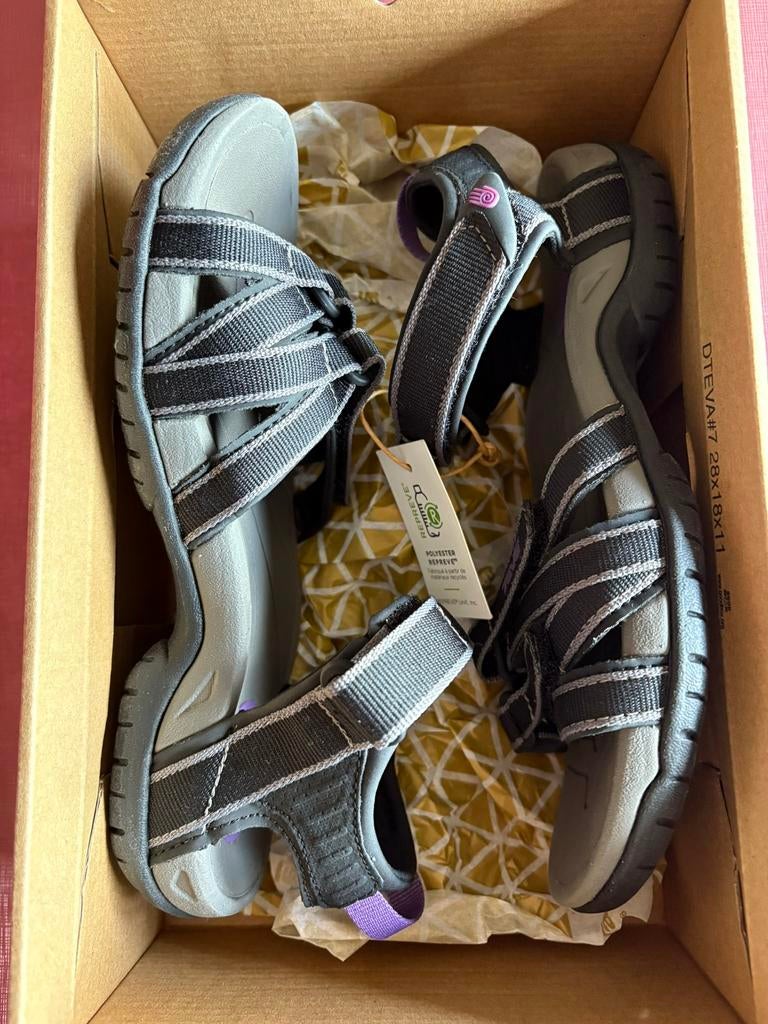 SPLINTERNIEUWE TEVA tirra wandel en sportsandalen. MAAT 37, Kleding | Dames, Sportkleding, Ophalen, Zo goed als nieuw, Zwart