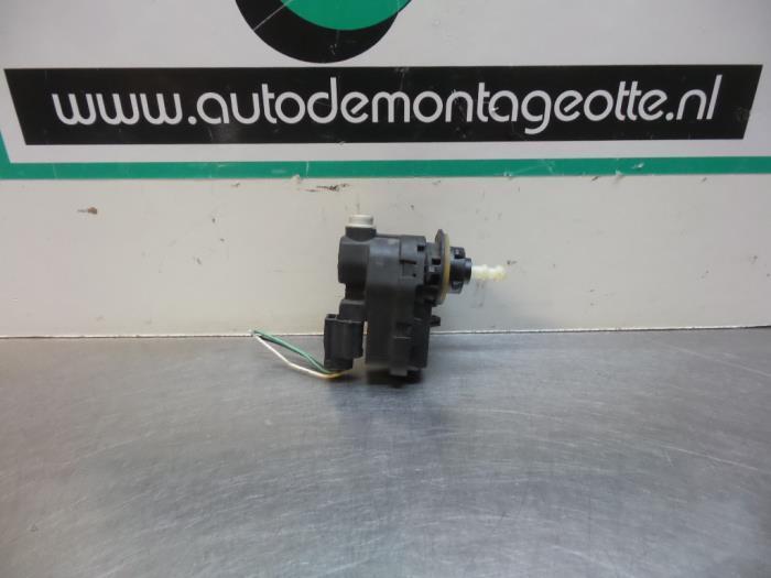 Moteur phare d'un Renault Clio (Clio 3 06-), Autos : Pièces & Accessoires, Éclairage, Renault, Utilisé, 3 mois de garantie, Enlèvement ou Envoi