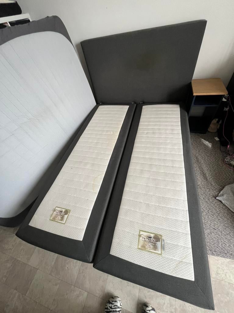 Sommier gratuit 140x200, Maison & Meubles, Gris, 140 cm, Enlèvement, Utilisé