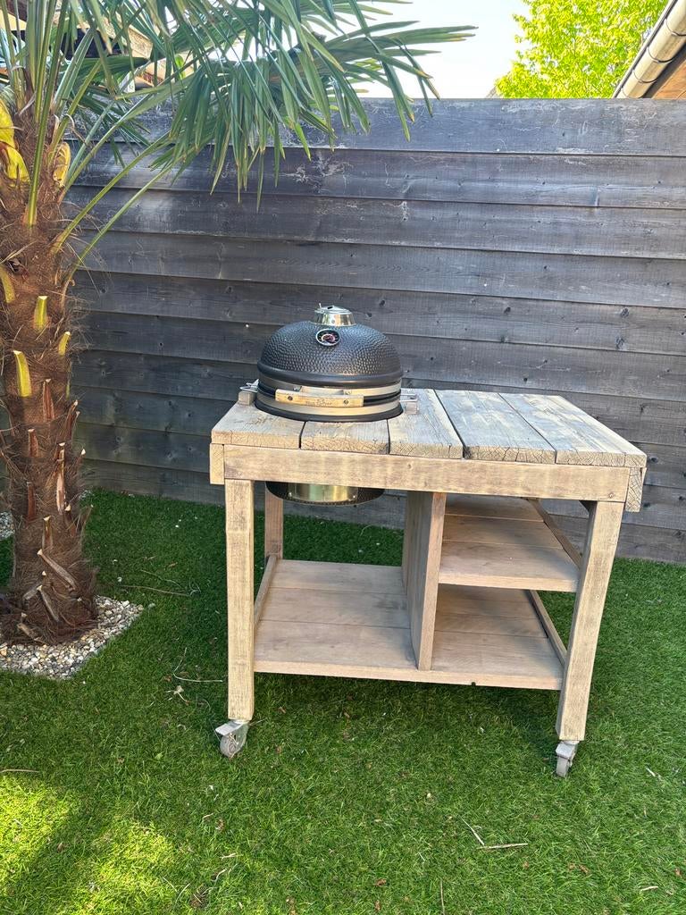 Kamado BBQ met voet en tafel, Ophalen, Zo goed als nieuw