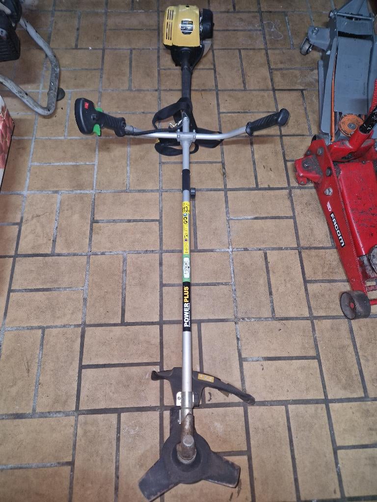 Benzine Bosmaaier Trimmer, Ophalen, Benzine, Zo goed als nieuw, Powerplus