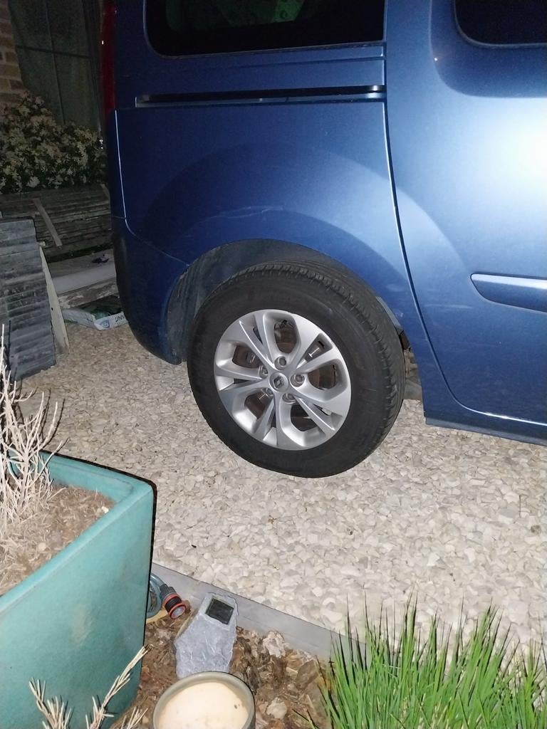 4 jantes 15 pouce  Renault kangoo avec pneus neuf, Autos : Pièces & Accessoires, Enlèvement, Renault