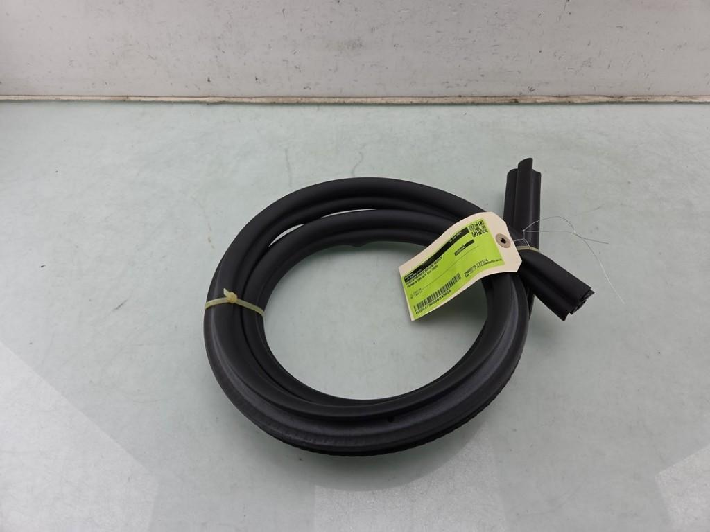 JOINT DE PORTE DROIT Ferrari 296 GTS (01-2021/-) (|961826|), Dhr. J. Ham, Administratie@autoham.nl, Ferrari, Utilisé