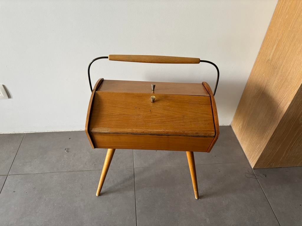 Oud naaibakje, Huis en Inrichting, Slaapkamer | Nachtkastjes, Ophalen, Gebruikt