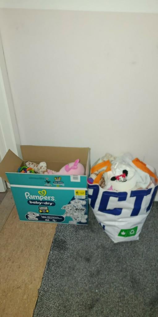 Babykleding meisje + speelgoed, Enlèvement