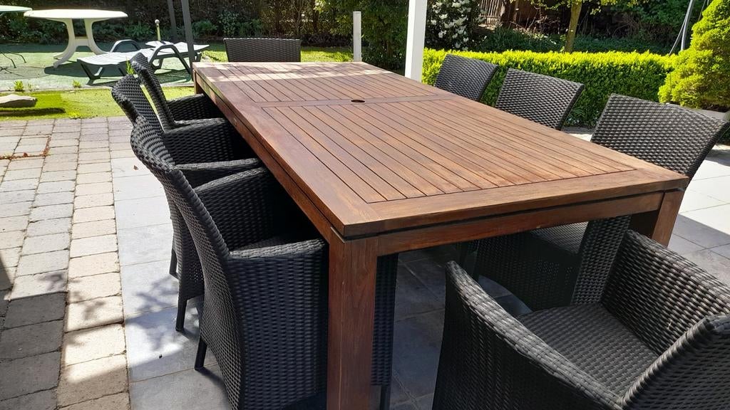 Massief houten tuintafel . Lengte 2m20 Breed 1m en hoogte 77, Ophalen