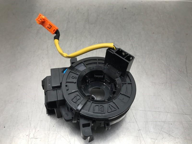 CONTACTEUR TOURNANT Toyota Auris (E15) (|02080005519|), Utilisé, Toyota