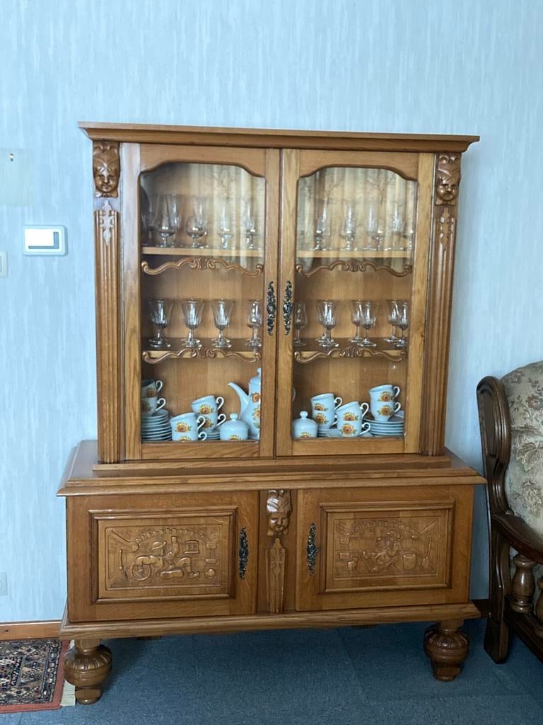 Buffet classique en chêne sculpté sur bois et vitrine, Antiquités & Art, Enlèvement