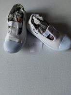 Witte Turn pantoffels, Ophalen, Zo goed als nieuw, Jongen of Meisje