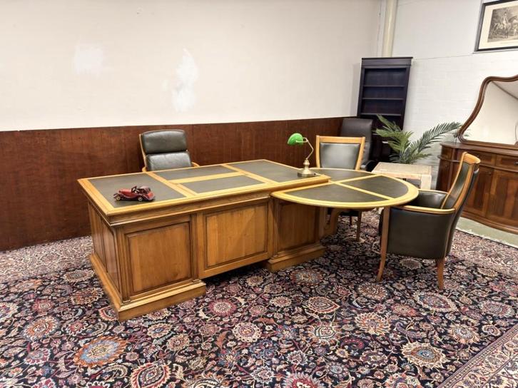 Klassiek Engels Chesterfield Bureau Set met Vergadertafel, Antiquités & Art, Antiquités | Bureau & Affaires, Enlèvement