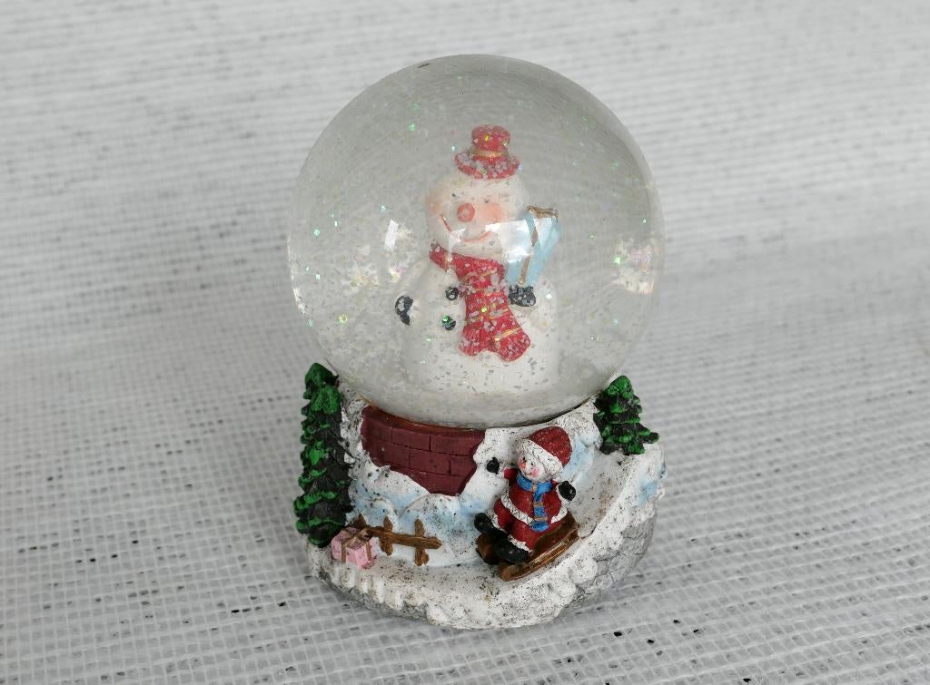 Sneeuwbol met sneeuwpop, Ophalen