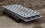rampen, oprijplaten gegalvaniseerd breed en 5ton per paar, Ophalen