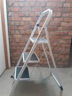 Escabelle, Enlèvement