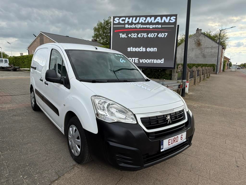 Peugeot Partner euro 6 diesel, Auto's, Bestelwagens en Lichte vracht, Voorwielaandrijving, Stof, 4 cilinders, 1600 cc