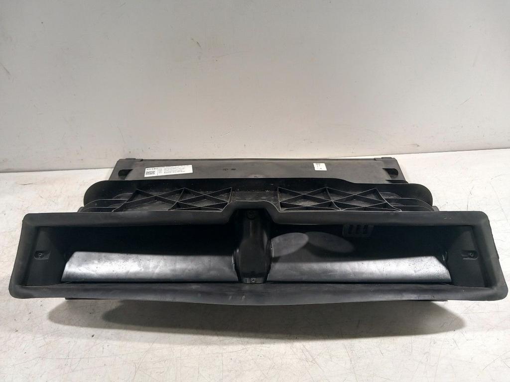 Luchtrooster Tesla Model, Onderdelen@venauto.nl, Van der Ven Autorecycling B.V., Gebruikt, Ettenseweg 76, 4706 PB Roosendaal, The Netherlands