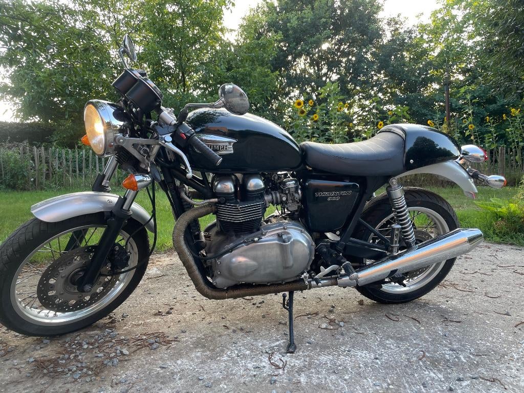 Triumph Thruxton 900, Motos, Motos | Triumph, Occasion, Plus de 35 kW, Échappement sport, 2 cylindres