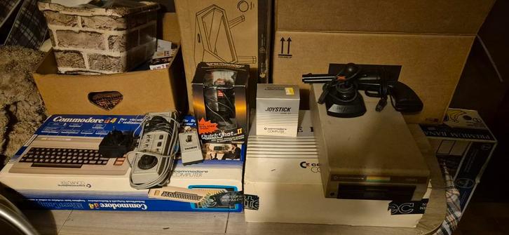 Console comodor 64 plus lot, Consoles de jeu & Jeux vidéo, Consoles de jeu | Accessoires Autre, Nintendo, Nintendo