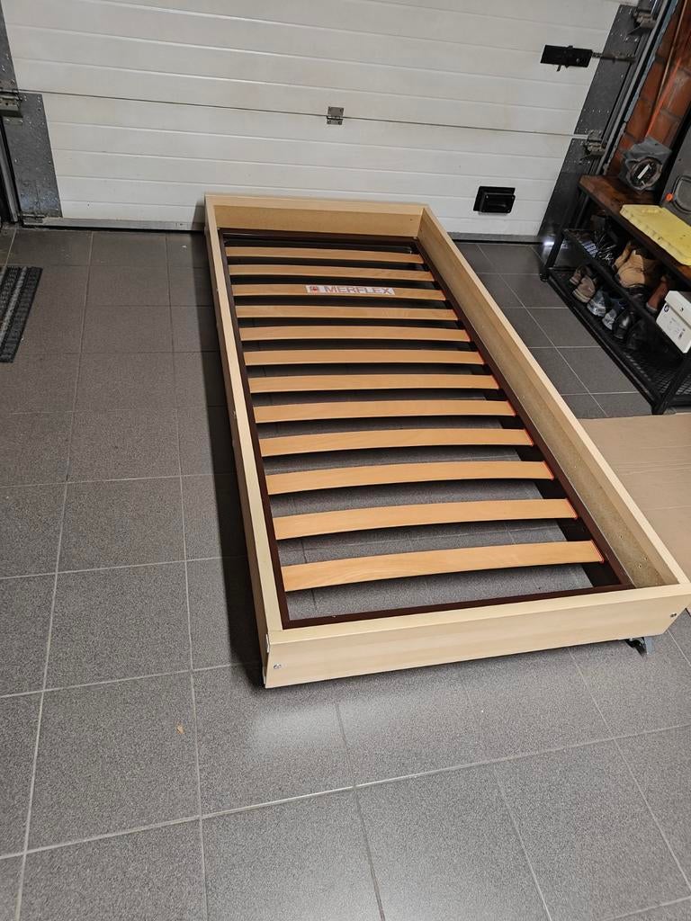 Cadre de lit simple avec sommier à lattes, 100 cm, 210 cm, Une personne, Brun