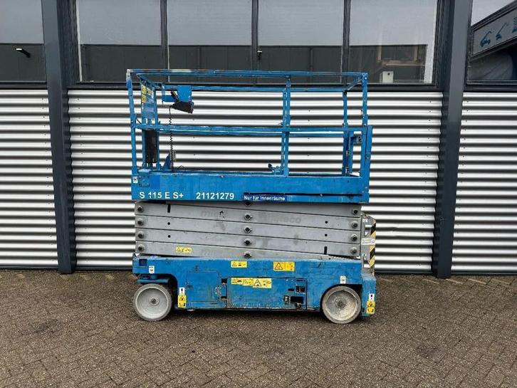 Genie GS3232 Hoogwerker Schaarhoogwerker (bj 2014), Zakelijke goederen, Machines en Bouw | Liften, Steigers en Ladders