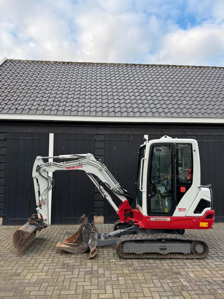 Takeuchi TB225 extra met 460 uur!!, Zakelijke goederen, Machines en Bouw | Kranen en Graafmachines, Graafmachine, Ophalen