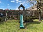 Houten speelhuis met schommels en glijbaan, Kinderen en Baby's, Speelgoed | Buiten | Speeltoestellen, Ophalen, Zo goed als nieuw